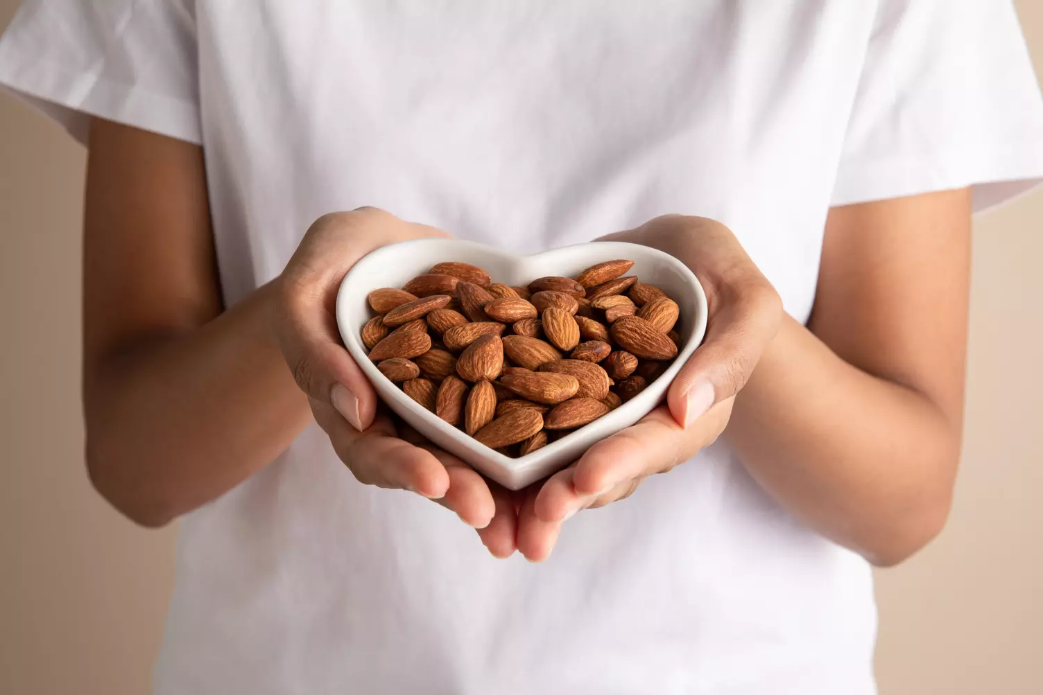 TOP 7 HEALTH BENEFITS OF EATING ALMONDS DAILY